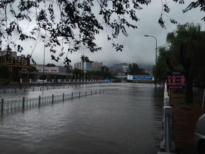 我们需要锦上添花，更需要“雪中送炭”
